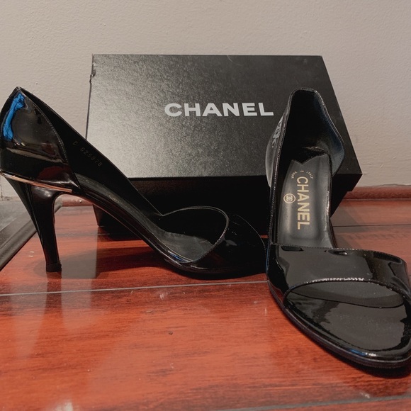 Chanel Black/Gold Patent Leather Peep-toe Pumps - Picture 1 of 3